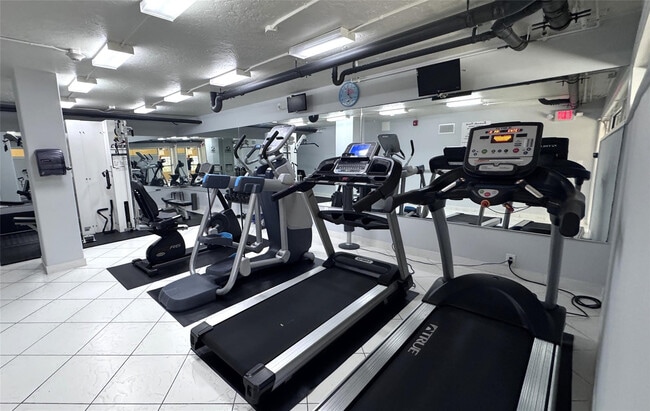 Building Photo - 328 N Ocean Blvd