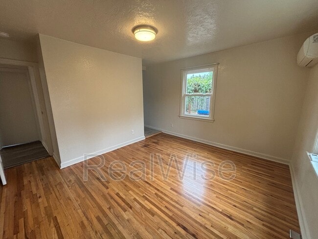 Building Photo - 364 W Selmar Ct