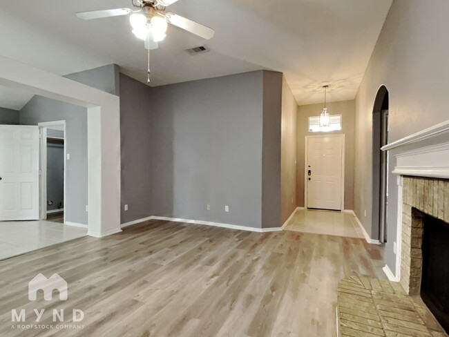 Building Photo - 1816 Sherwood Forest Cir