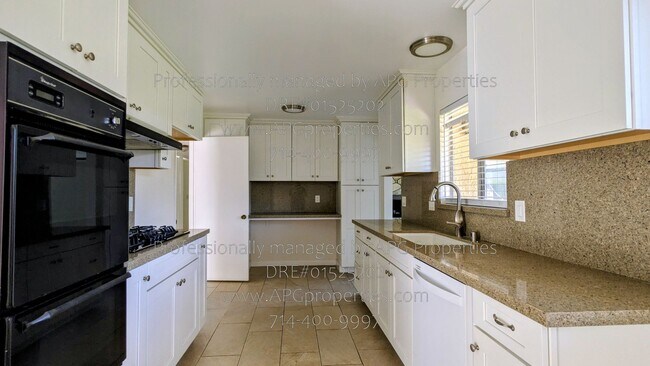 Building Photo - 13392 Dawn Ave