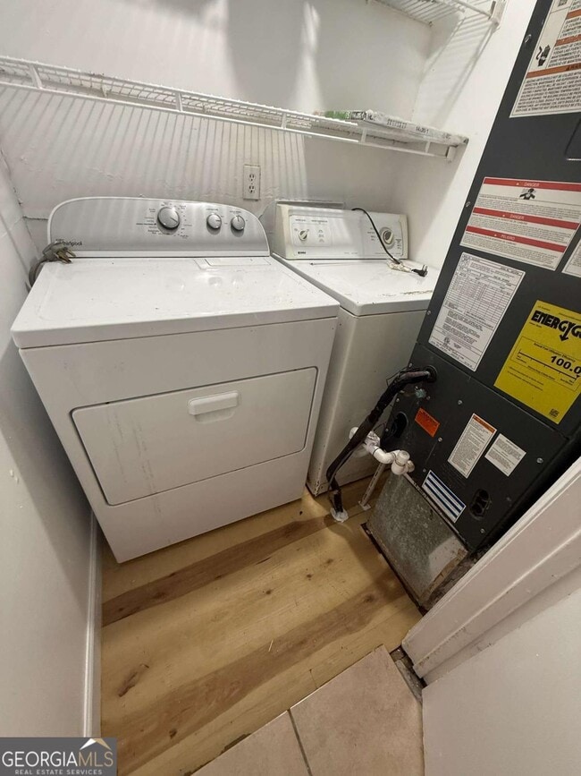 Building Photo - 3815 Parklane Dr