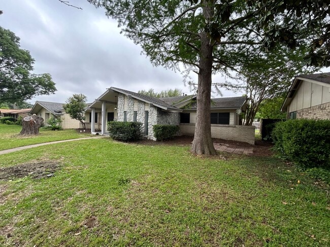 Building Photo - Interested in this home? You clearly have exceptional taste!