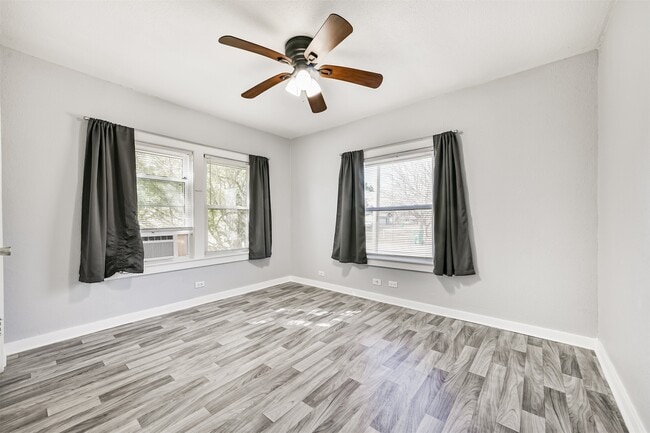 Building Photo - 1021 Maple St