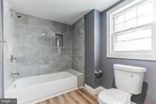 Building Photo - 614 Minor St