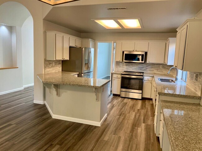 Building Photo - 5570 W Los Altos Ave