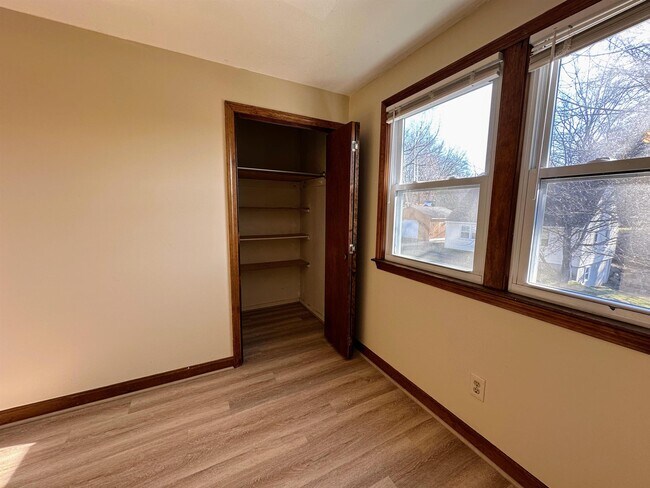 Building Photo - 33 Elwood Ave