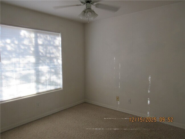 Building Photo - 3915 E Nicole Ave