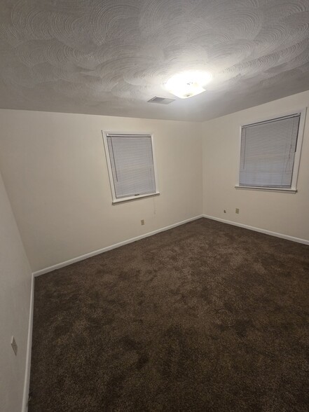 Building Photo - 735 Mellen Dr