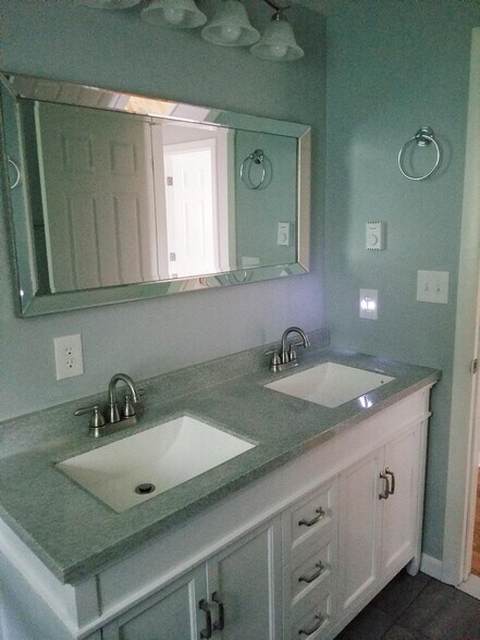 Building Photo - 186 Sheffield Lane