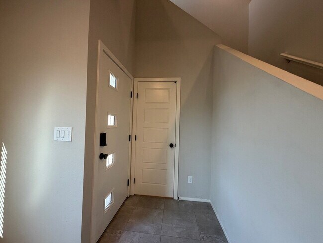 Building Photo - GATED 4 BED 2.5 BATH 2 CAR GARAGE SINGLE FAMILY HOME w/ LOFT, BEDROOM DOWNSTAIRS, NEXT TO COMMUNI...