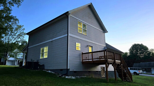 Building Photo - 1378 Melviney St