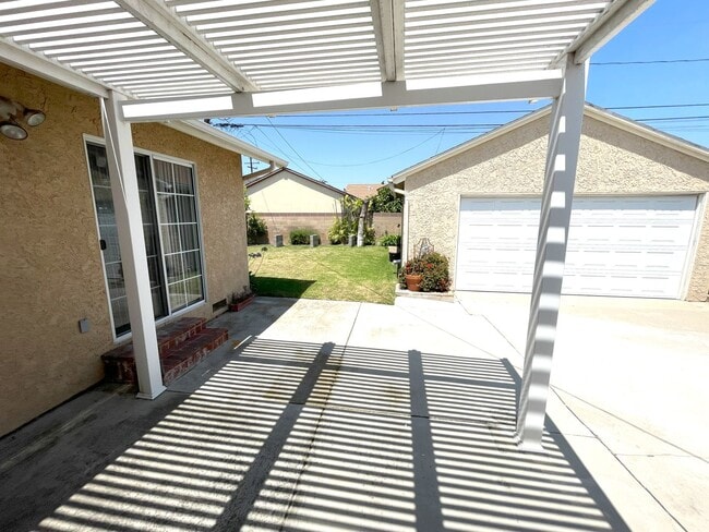 Building Photo - 3 bedroom immaculate home in Southwest Tor...