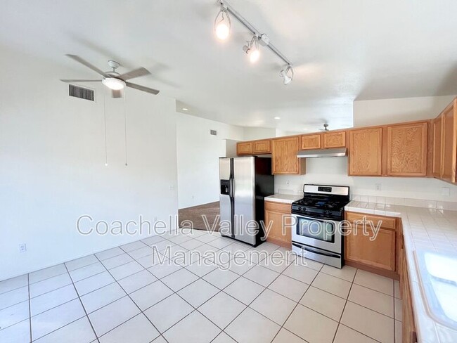 Building Photo - 66028 Mission Lakes Blvd