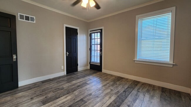 Building Photo - 4632 Locke Ave
