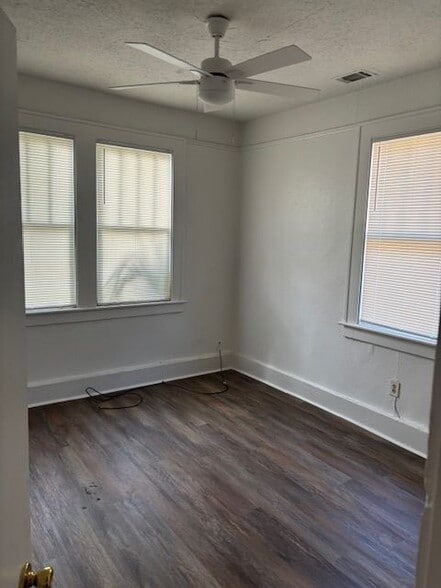 Building Photo - 1213 E 38th St