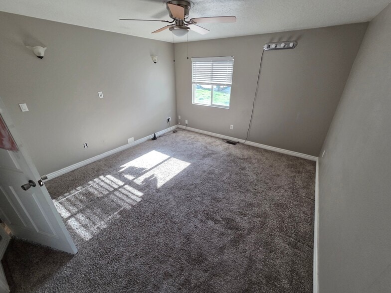 Building Photo - 1609 S Middle Creek Ct