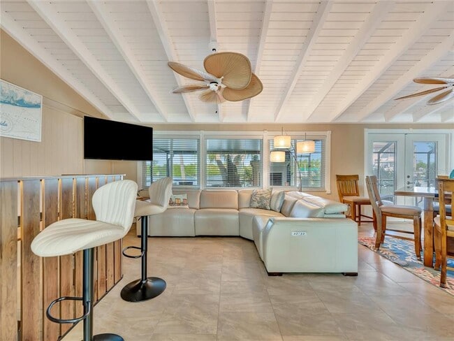 Building Photo - 10432 Sandpiper Rd W