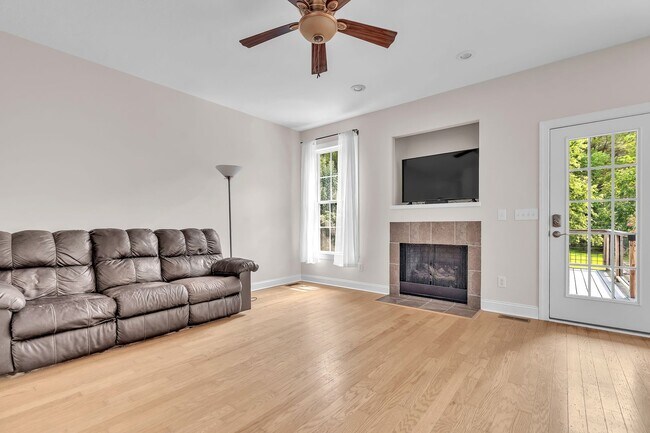 Building Photo - 210 Raven Ridge Ct