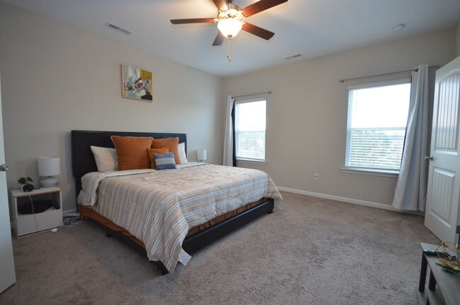 Building Photo - 103 Memorial Ct