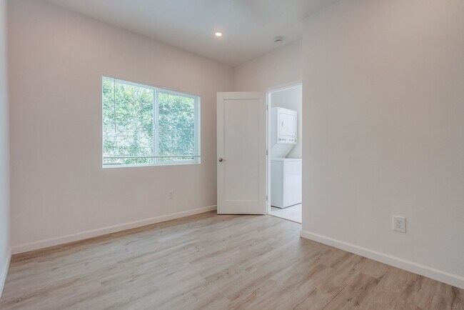 Building Photo - 1205 Blue Sky Dr