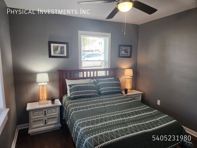 Building Photo - 412 Hanover Ave NW