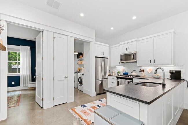 Building Photo - 3206 Garden Villa Ln