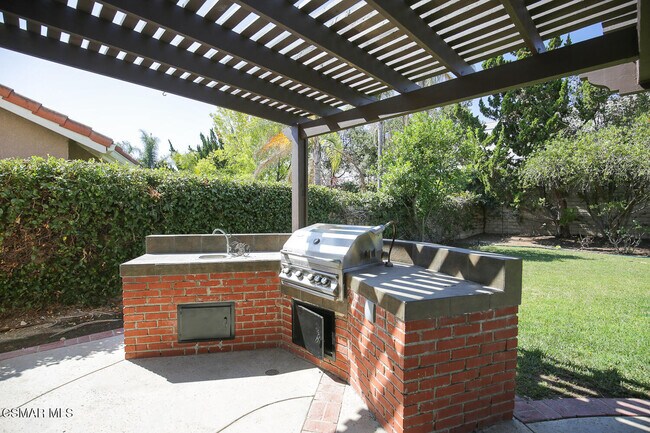 Building Photo - 1811 Fox Springs Cir