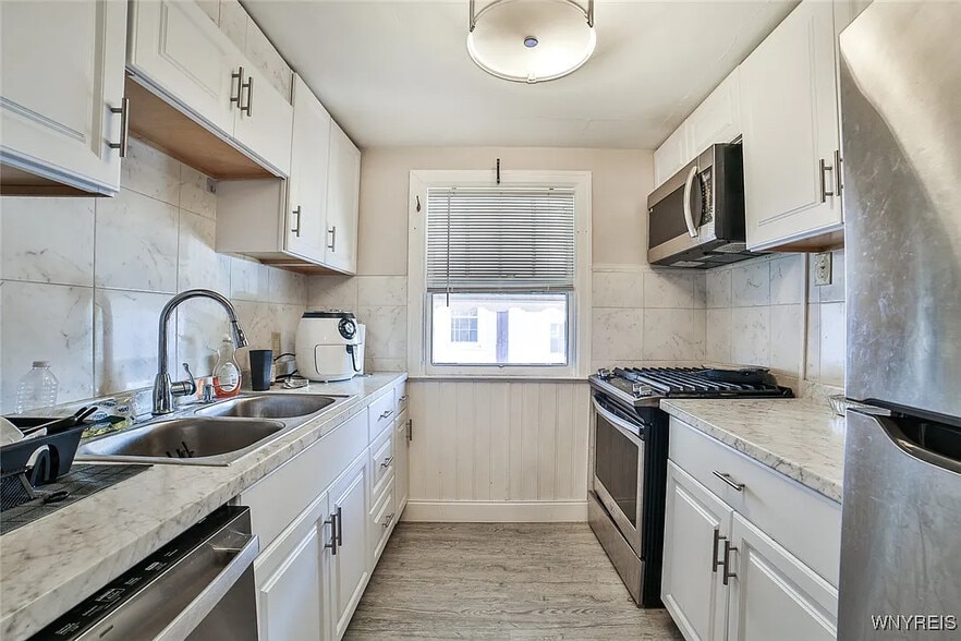 Building Photo - 660 Cleveland Dr