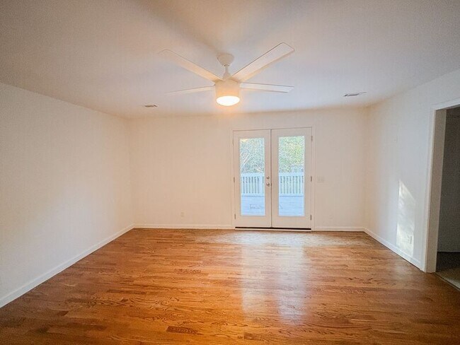 Building Photo - 104 Stratford Dr