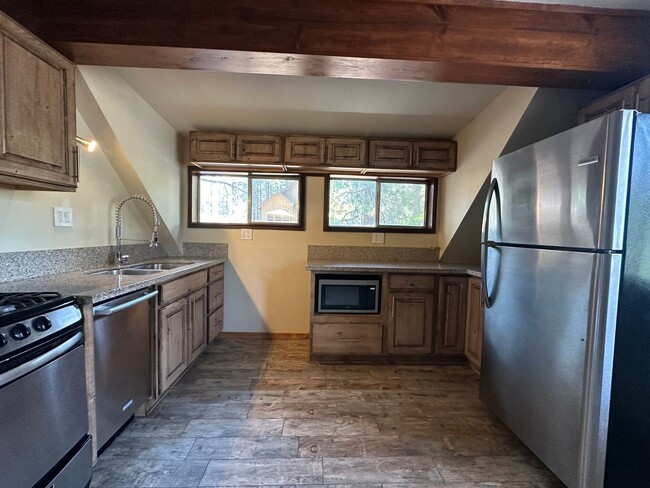 Building Photo - House with TWO Units in One!