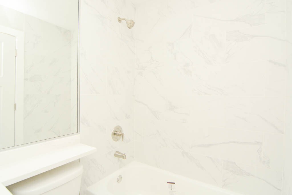 Building Photo - 450 W Barry Ave