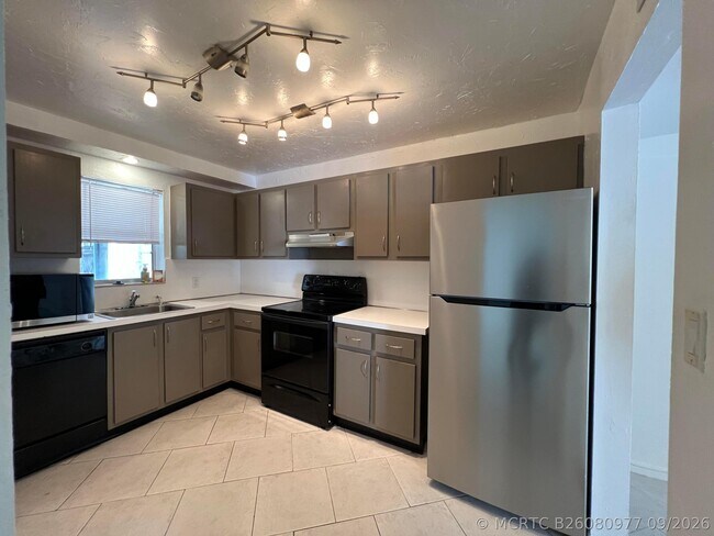 Building Photo - 6542 SW 41st St