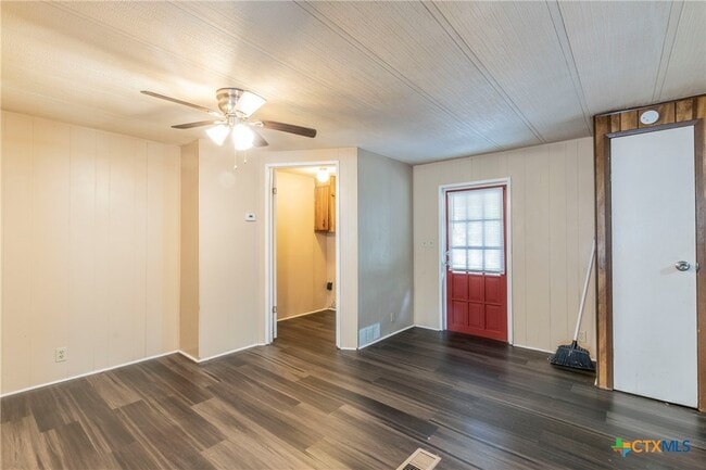 Building Photo - 5576 Helm Ln