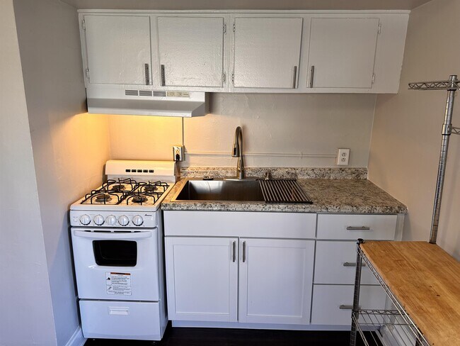 Building Photo - 334 Raymond St