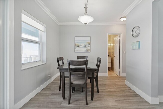 Building Photo - 315 Van Buren St