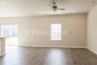 Building Photo - 3420 Quintana Dr