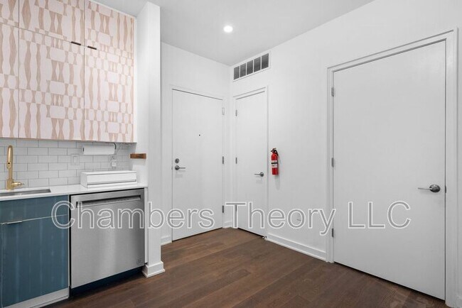 Building Photo - 1380 Quincy St NW