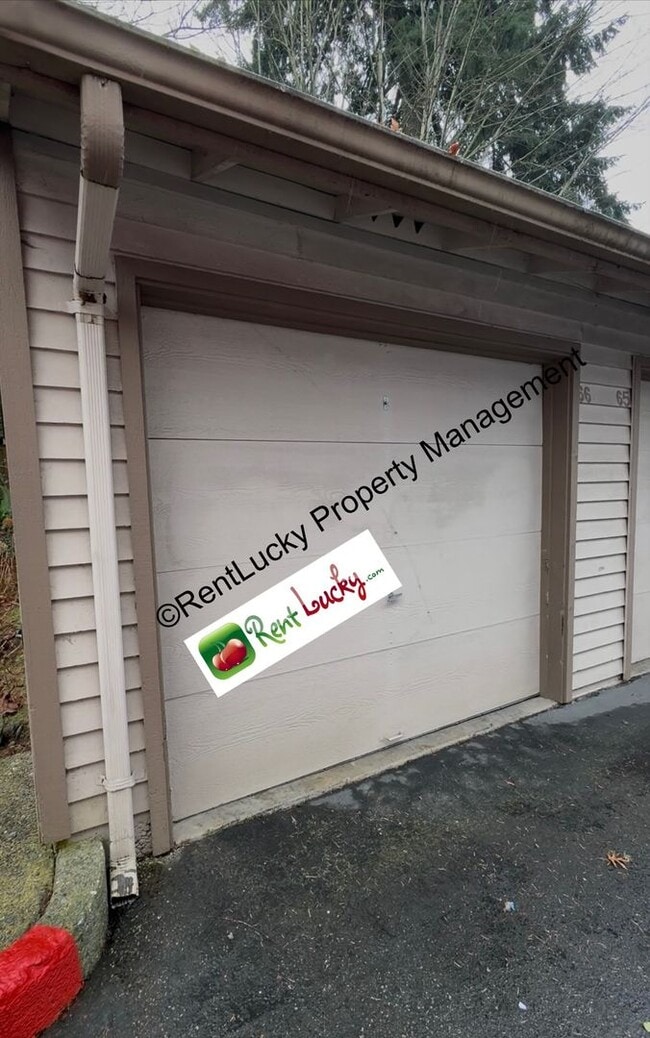 Building Photo - Two Bedroom Two Bath Condo For Rent