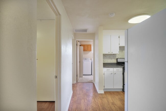 Building Photo - Mahomet | Renovated 2 Bed / 1 Bath Home