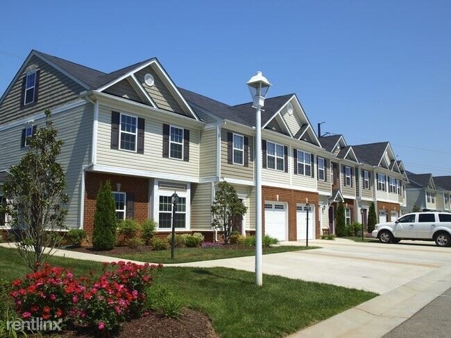 Building Photo - 2 br, 2 bath Townhome - 2031 River Rock Dr