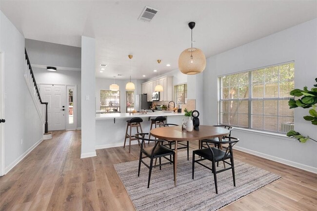 Building Photo - 3817 Newland Dr