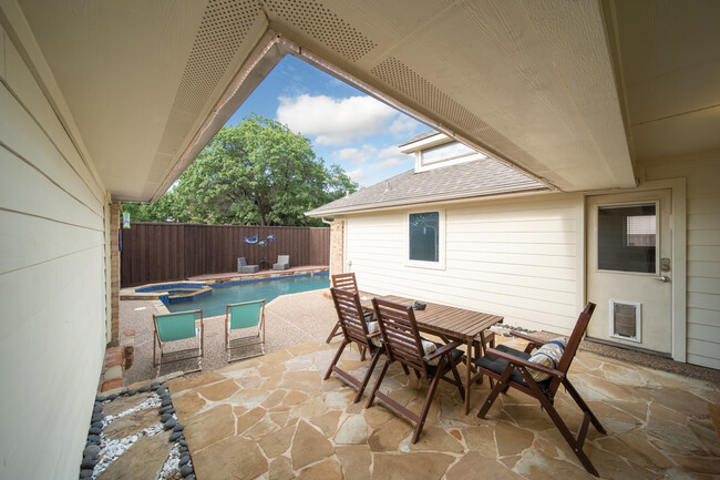 Building Photo - 1021 Mellville Dr