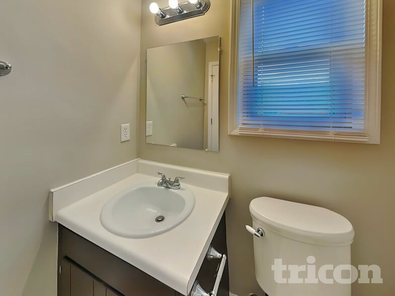 Building Photo - 426 Kinsey Blvd