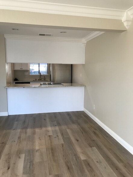 Building Photo - 1811 Pso Laguna Seco