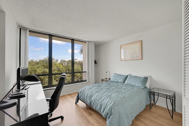 Building Photo - 7835 Lakeside Blvd