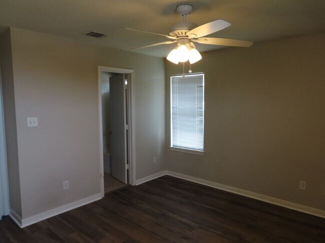 Building Photo - 4107 McFarland Dr