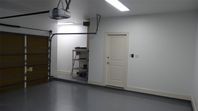 Building Photo - 2101 Elmen St