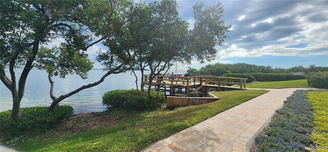 Building Photo - 1515 Pinellas Bayway S