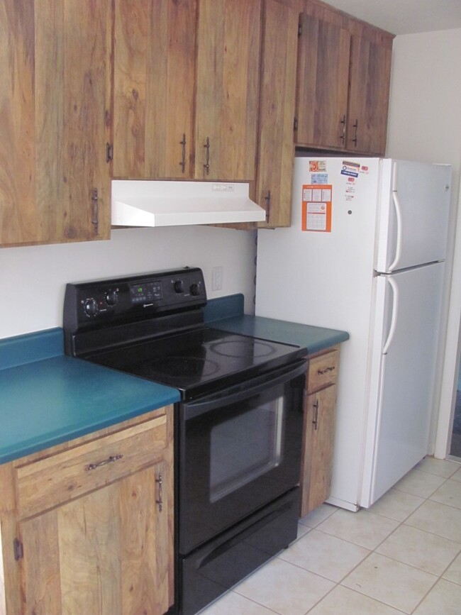 Building Photo - 3/2 house in convenient NW location!