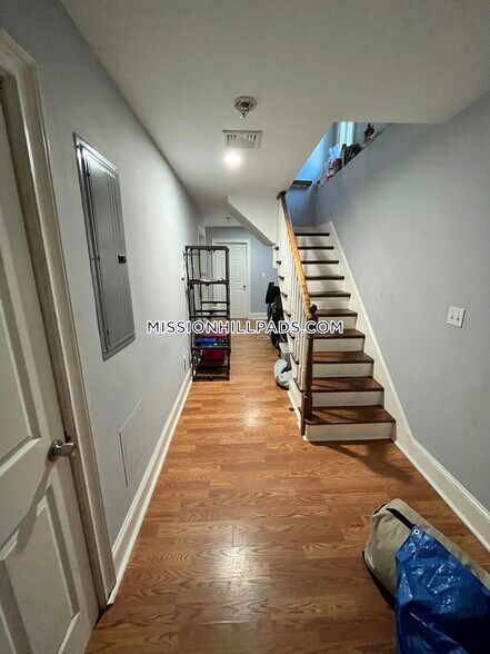 Building Photo - 731 Parker St